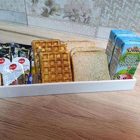 Akacfa Holiday Apartments Budapeszt Zewnętrze zdjęcie